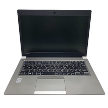 画像をギャラリービューアに読み込む, 正面から写る開いた状態のDynabook dynabook R634