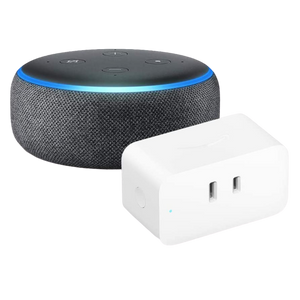 全体を写したAmazon アマゾン Echo Dot (第3世代) スマートスピーカー with AlexaのチャコールとAmazon スマートプラグ